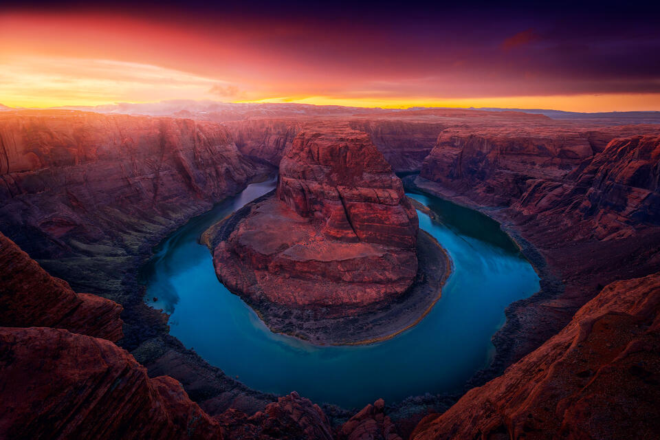A beautiful sunset at Horseshoe Bend near Page, Arizona.